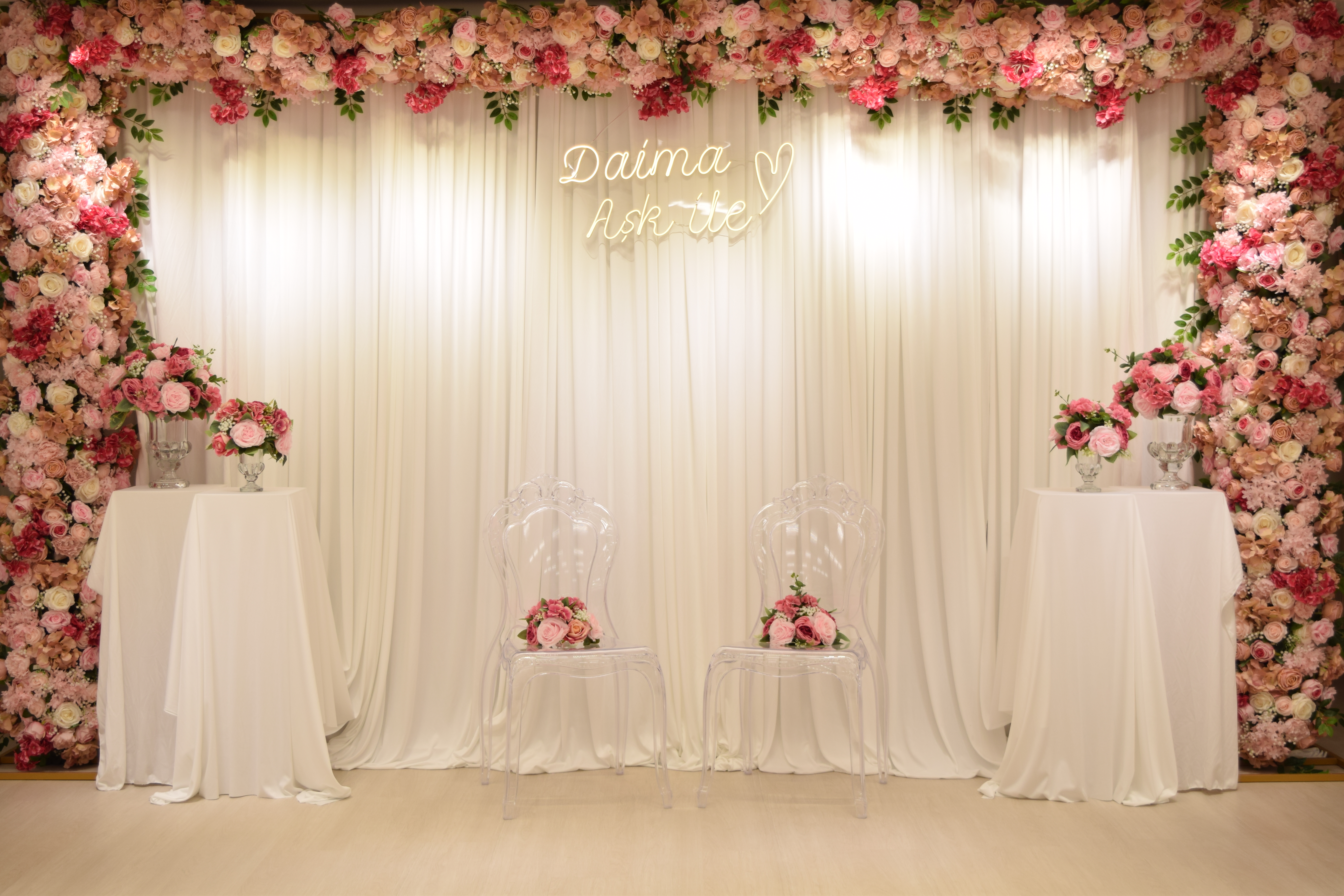 TUSS EVENT Kırmızı Zarafet konsepti salon görünümü